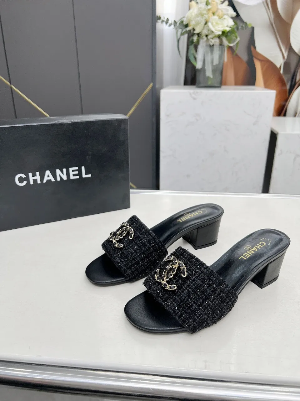 👟👟Ex-factory price 380👟👟 Genuine leather sole +30 chanel Chanel 2024 new slippers🔥🔥 Official website counter, fabric sheepskin, lining sheepskin, foot pad goatskin, 3 colors optional, size 35-42, genuine leather sole +30